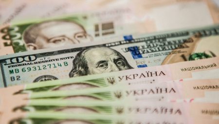 Купівля валюти на умовах «форвард» в Україні в березні досягла рекорду