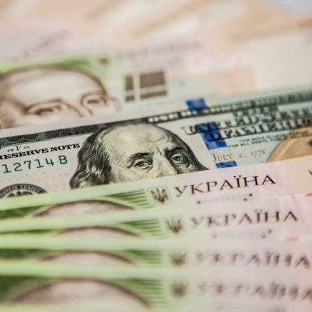 Купівля валюти на умовах «форвард» в Україні в березні досягла рекорду