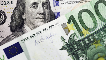 Доллар впервые за семь лет потерял статус валюты №1 в системе международных платежей