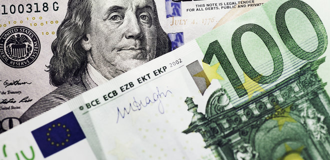 Доллар впервые за семь лет потерял статус валюты №1 в системе международных платежей